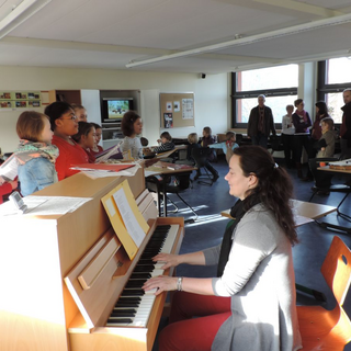 chor-im-musikraum Montessori-Schulzentrum Leipzig - Neuigkeiten - Freude - Arbeit - Stolz